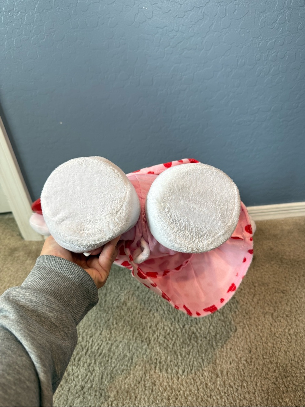 Hello Kitty Valentine 19 inch Plush - Picture 7 of 8